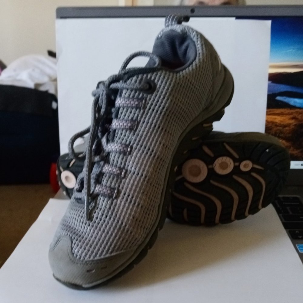 MERRELL Shoes Wild Dove Lilac and Gray Womens Sz 9